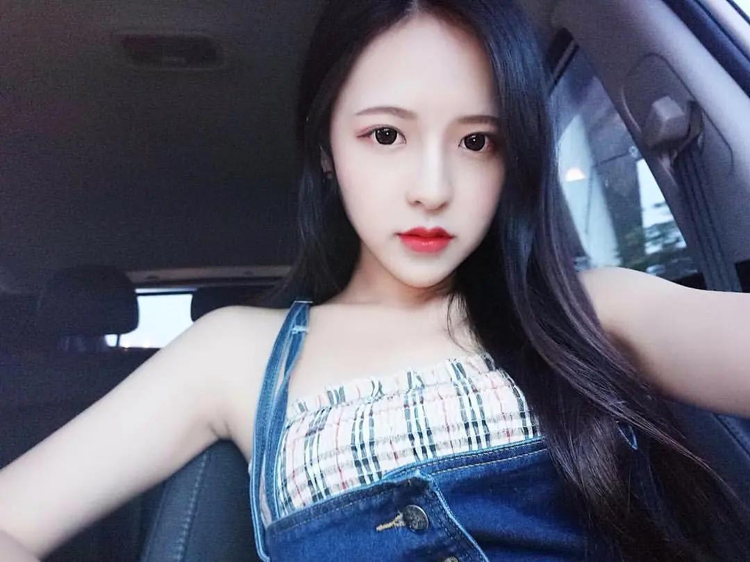 清纯学生妹李优白皙美乳散发著青春的韵味(9)