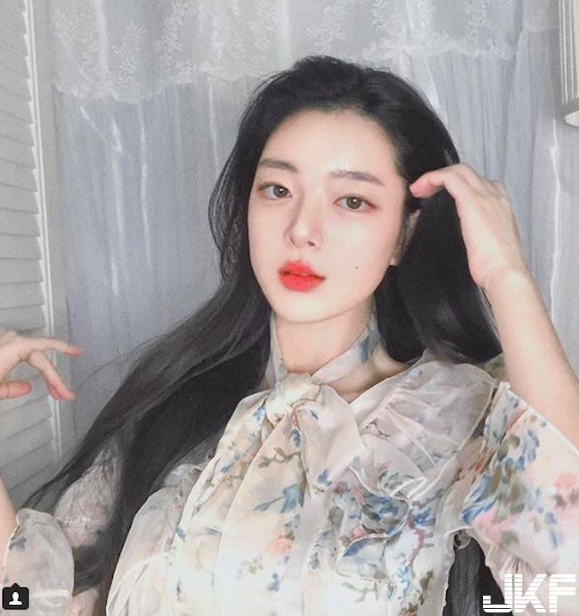 真人版芭比！洋娃娃女孩「脸蛋好精致」，萌萌丰唇超有诱惑力！-小湿妹图(8)