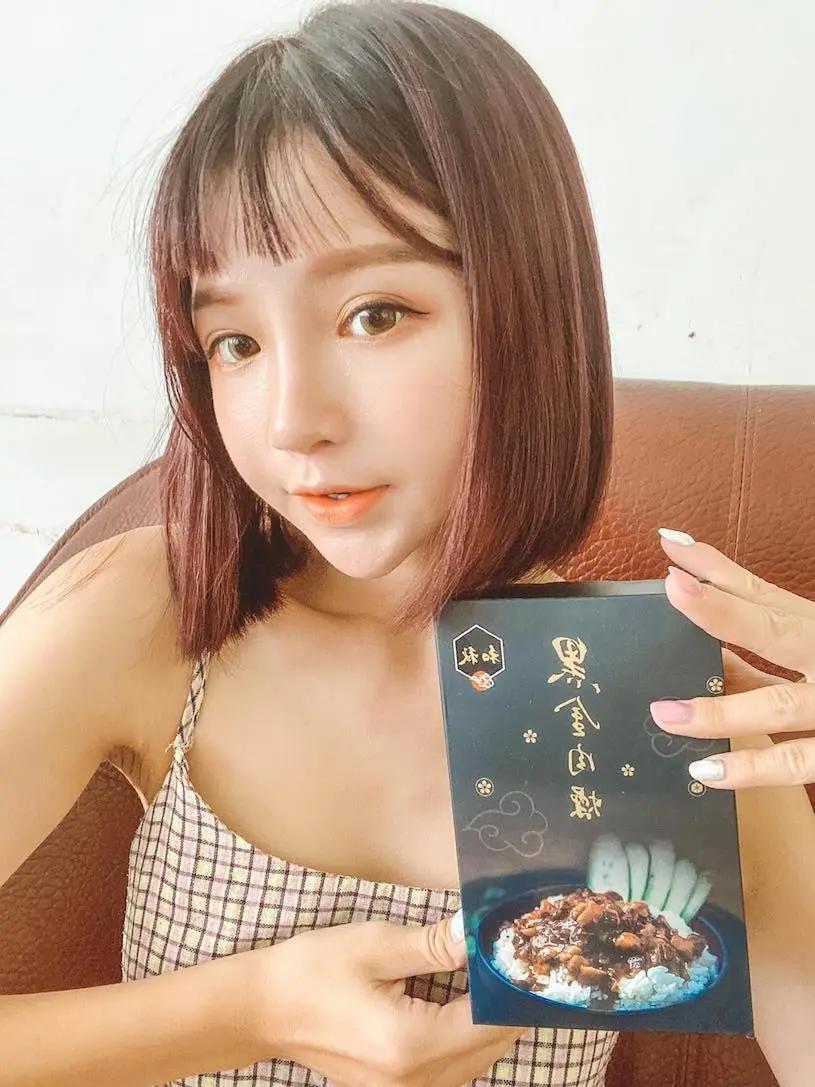 留著一头魅力短发 眼神充满电力 双腿很修长 四肢纤细~朱儿zhuer(1)