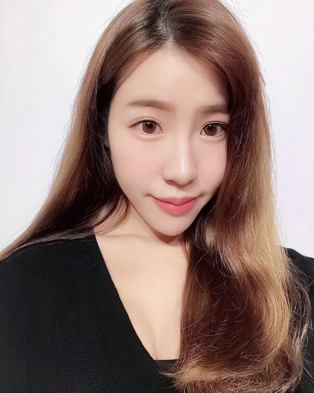 小妤Verna 极品身材令人称羡，超吸睛！