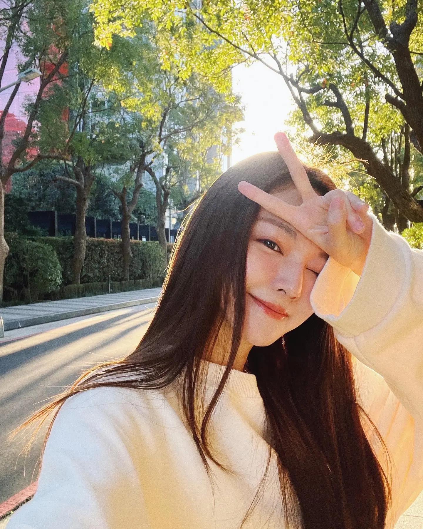 邻家女孩「安婕希」每个画面都美到不要不要！梦幻颜值下隐藏细白长腿(9)