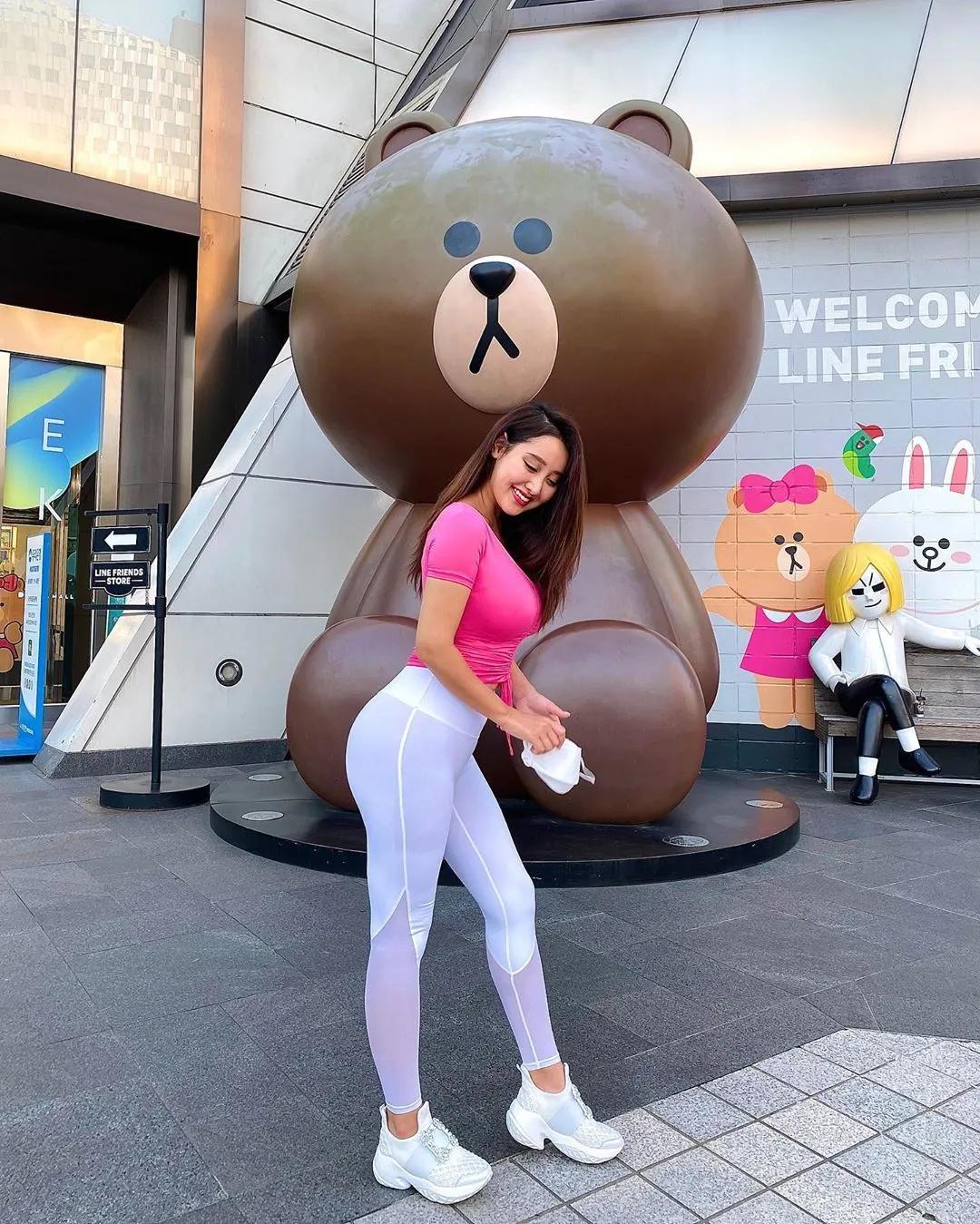 南韩巨乳大只马「Rossy」爆乳丰臀肉感指数破表　整身呈现「完美葫芦型」前凸后翘-小湿妹图(15)