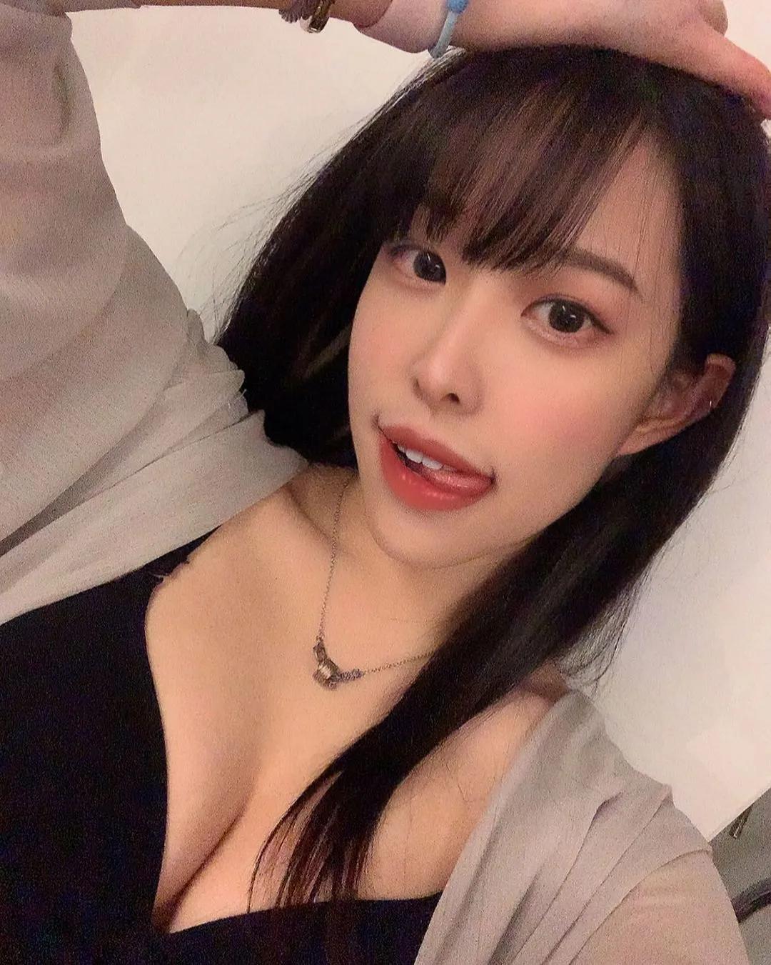 高颜值女神「妲妲」完美曲线尽收眼底令人称羡(7)