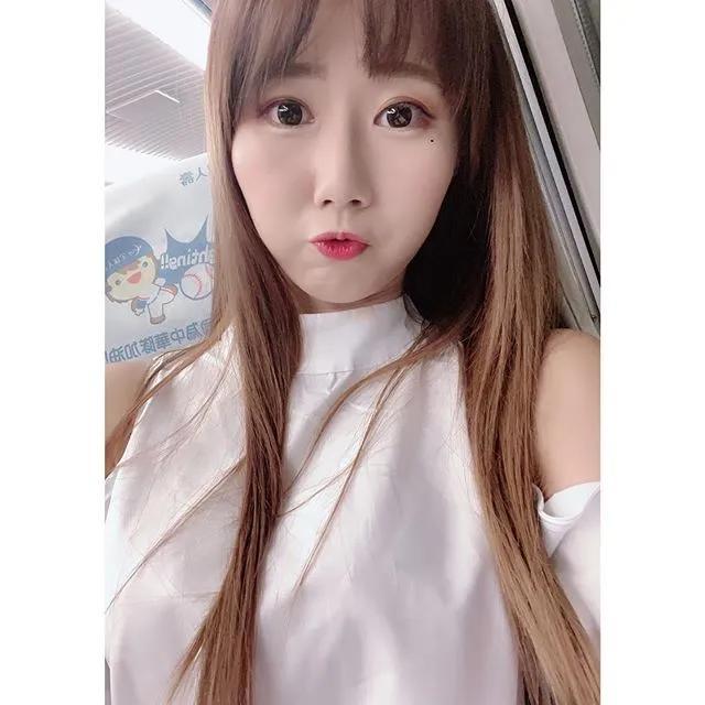 轩轩 露出出无害甜笑却ㄉㄨㄞ出浓浓乳香气(15)