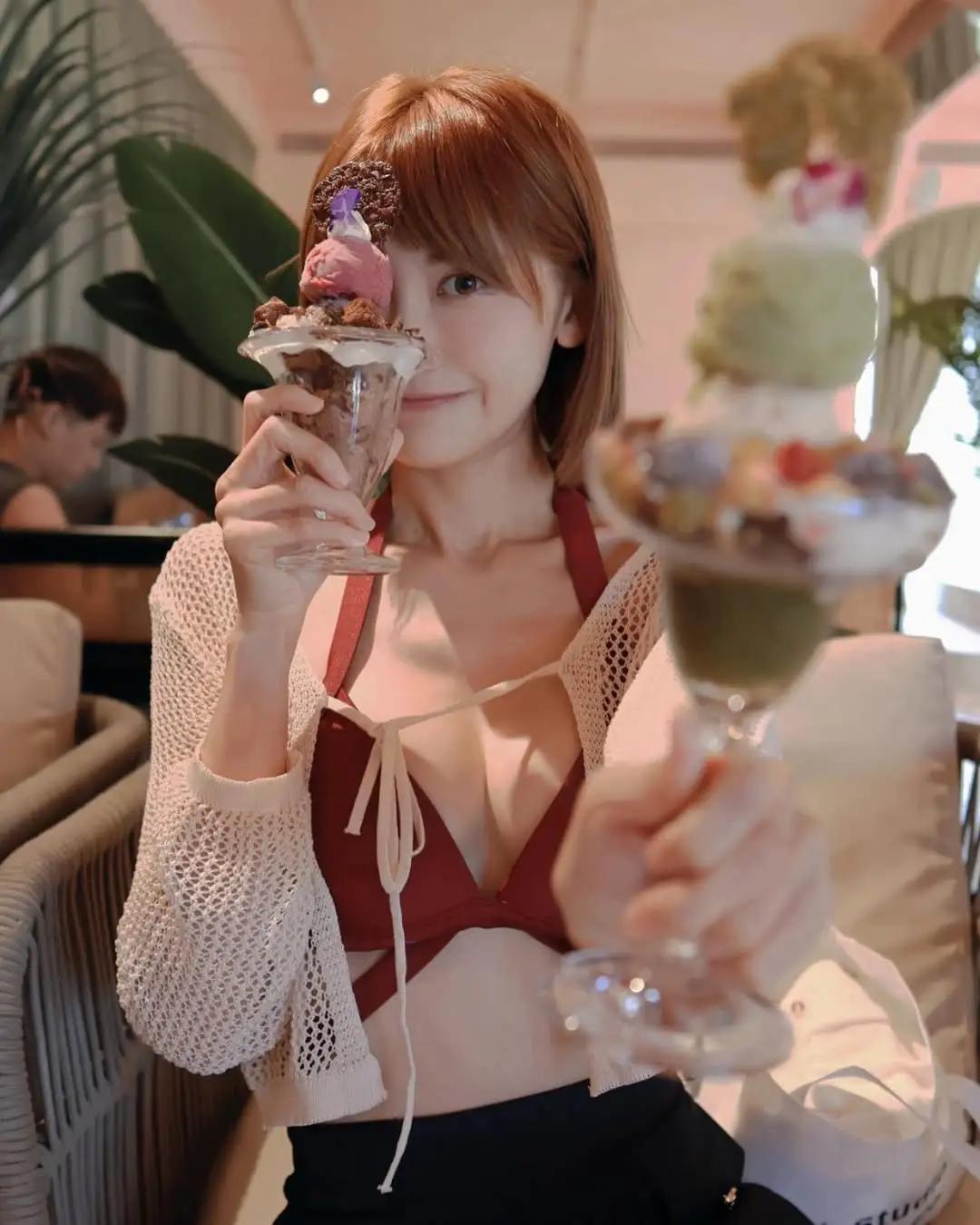 邻家女孩「豆芽」满等性感身材 弧度好吸睛(16)