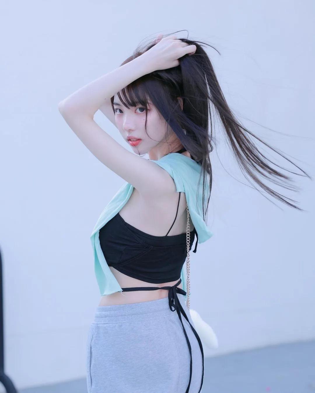 好身材「赵兔喵」气质性感兼具 散发一股仙气(3)