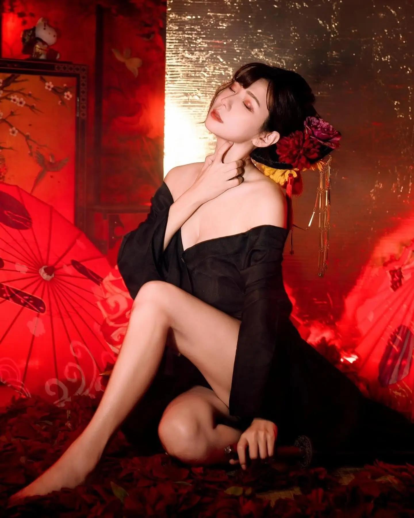 惹火曲线「Sutin_托小姐」色气胴体的极致诱惑(9)