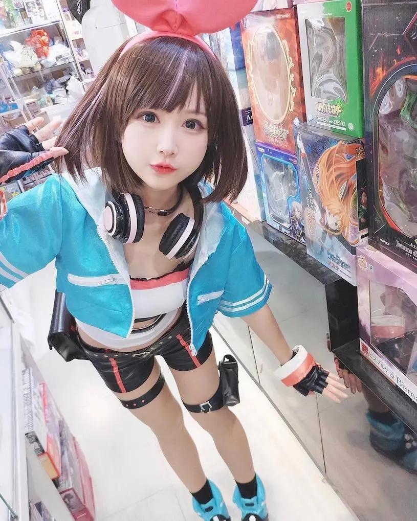 人气小萝莉Aliga「脸蛋超萌感」，可爱制服造型让网友激推！(12)