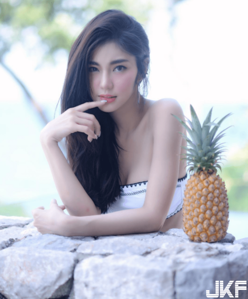 夏天到了！度假Villa「比基尼奶妹」疯拍照！连黑色薄纱也拍得超性感…-小湿妹图(21)