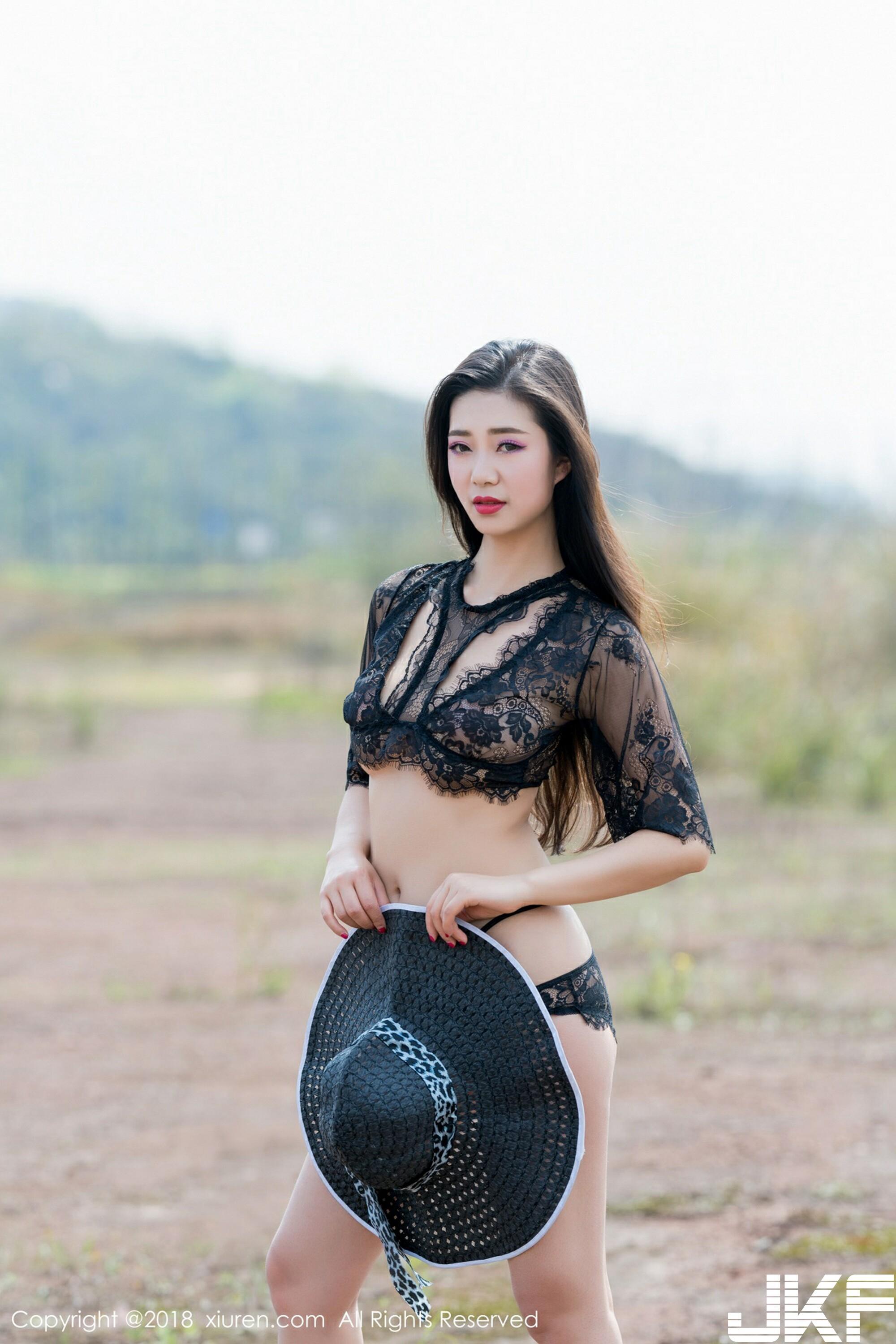 宋-KiKi2018.05.29No1058 _秀人网(15)