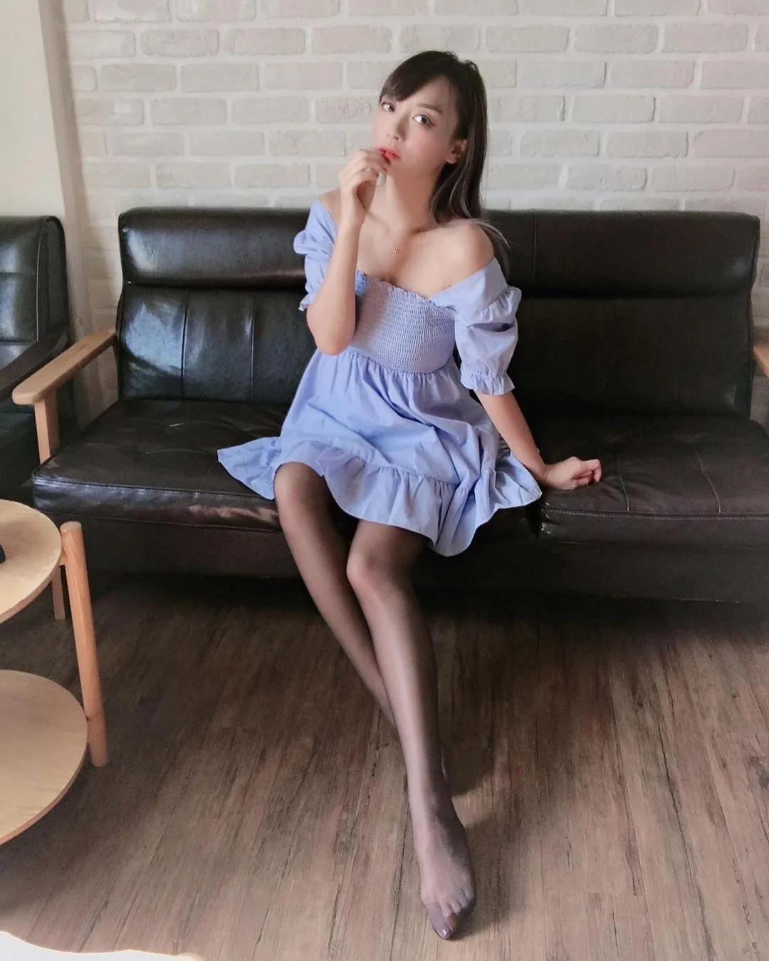 性感甜心「猫儿小馨星」诱人的黑丝火辣不得了(2)