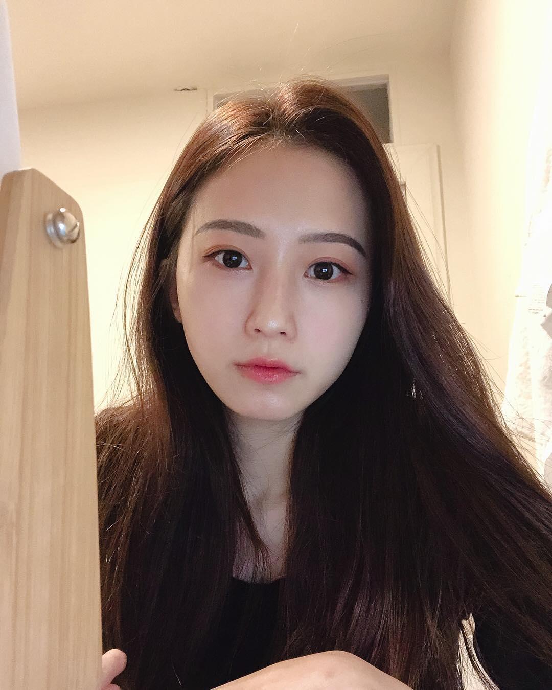 「清秀正妹」海边散步比基尼好迷人，「白皙蜜桃」悄悄露出，网友大赞：香翘-小湿妹图(7)