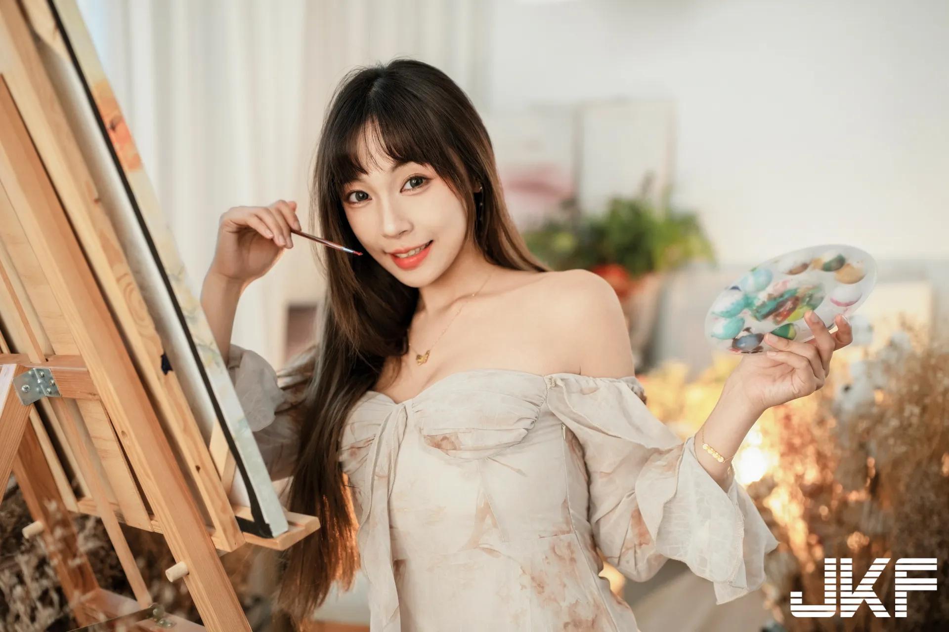 气质长发妹「安然」性感火辣的午后！爆乳洋装罩不住两座山峰溢出！(70)