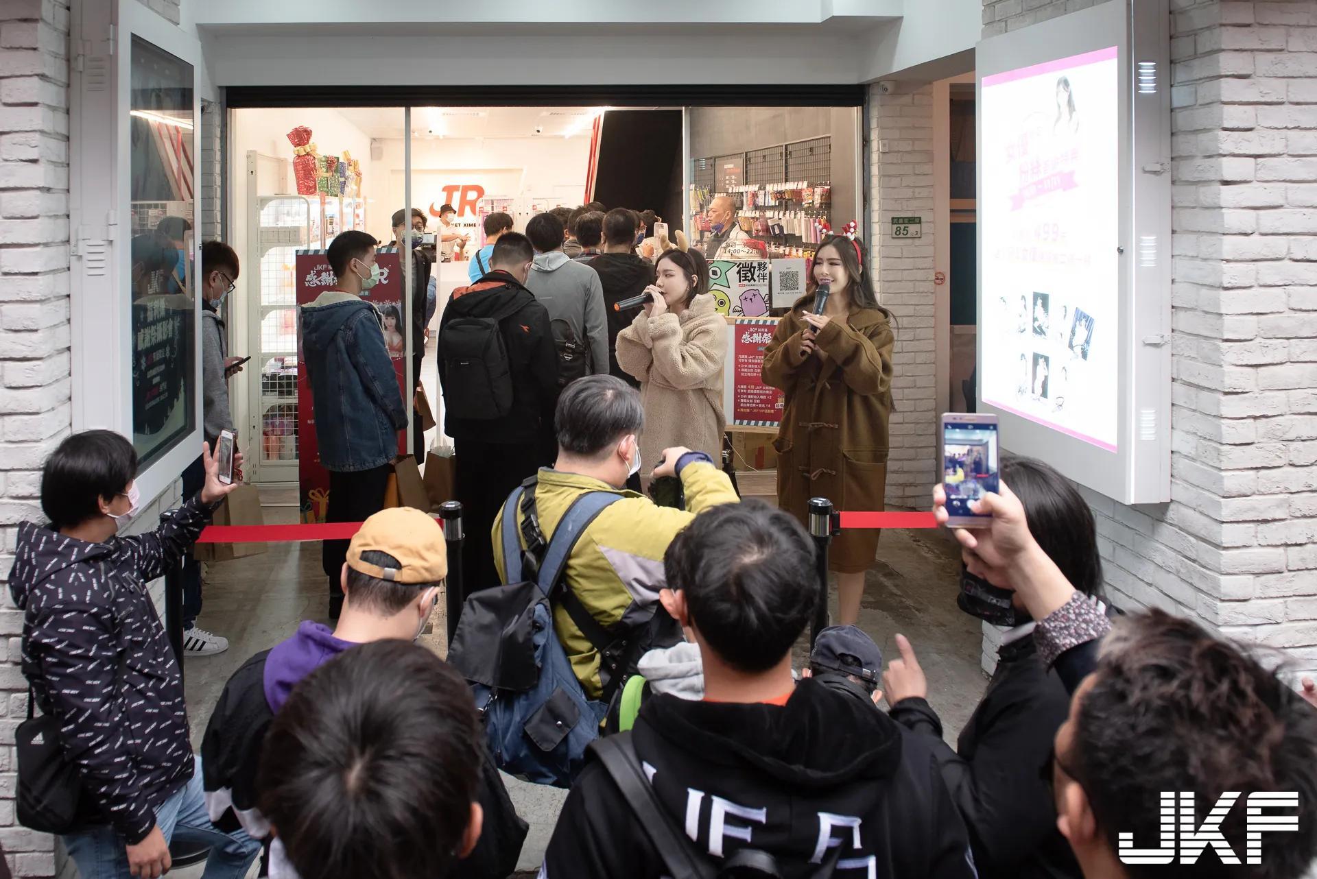 JKF福利摄 x JR store 圣诞感谢祭！人气女神「酸酸」、「高萱」火辣揭幕！(19)