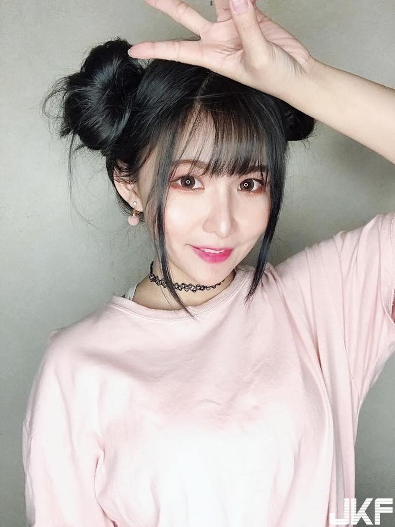 萌萌正妹紧身衣「胸型太明显」，丰满上围随时要蹦出！-小湿妹图(11)