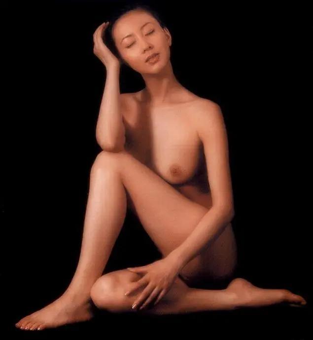 熟女名模 汤加丽绝美的露点写真(23)