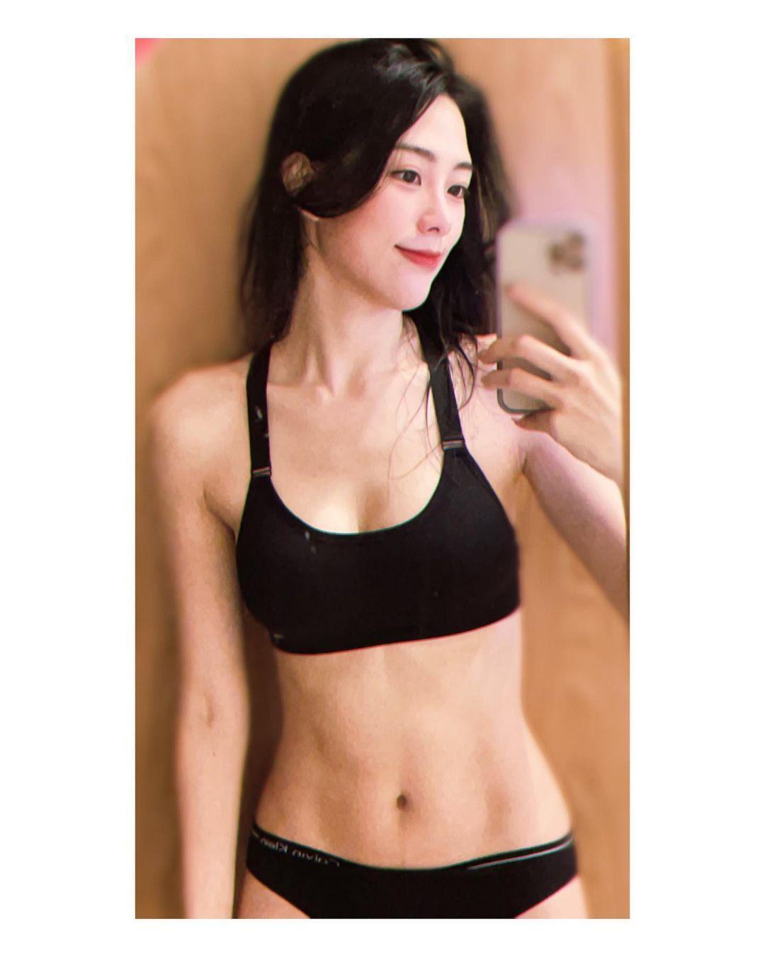 自然清新妹子「席晴momo」超火辣身材实在太犯规啦！画面太美看到停不下来！(1)