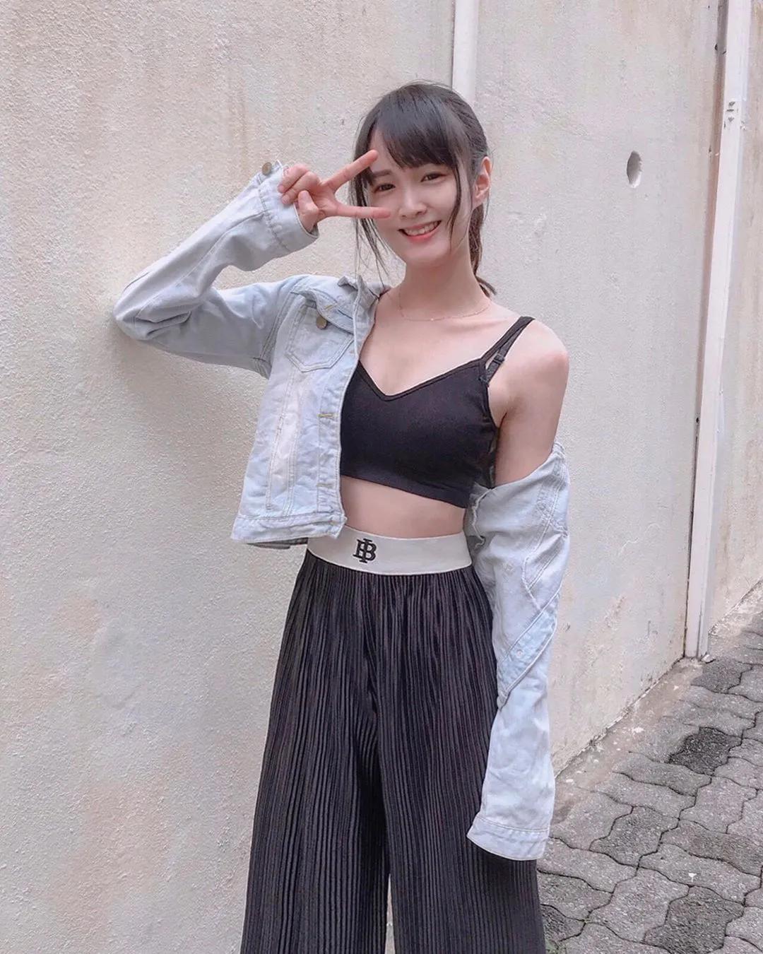 s h i o r i 诗儿 气质爆表美女！ 瞬间引起引网友暴动(1)