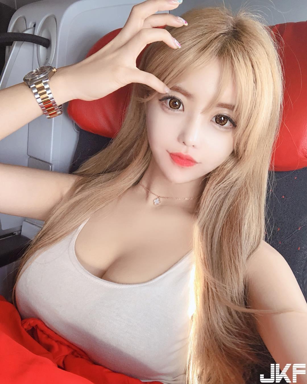 车头灯爆裂！23岁韩网红블리맘「竹竿腰西瓜奶」　网狂赞：想叫女友也去进厂维修(2)