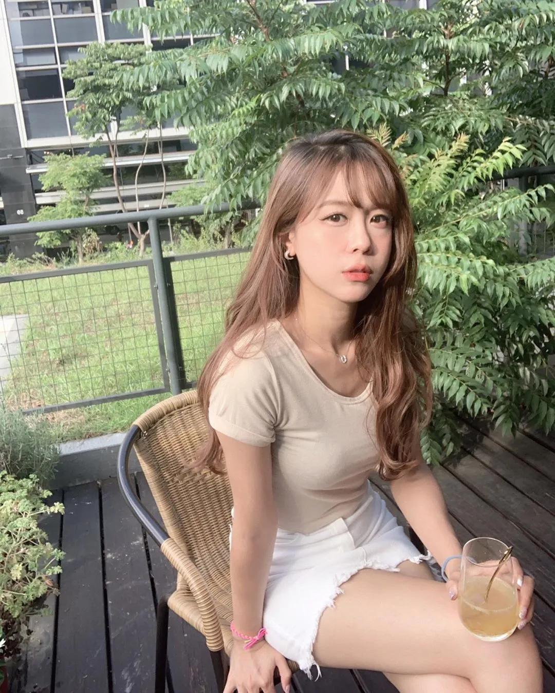 Phoebe Ho 白嫩大欧派呼之欲出：青春BODY超诱惑(2)