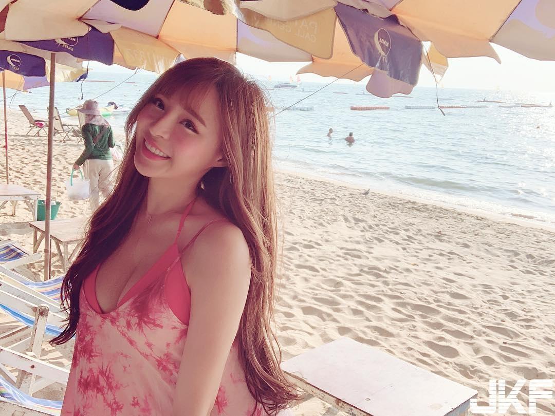 这真的简单！网红「吴婕安」比基尼「汹涌视觉」效果，让看过的人都简单了！-小湿妹图(15)