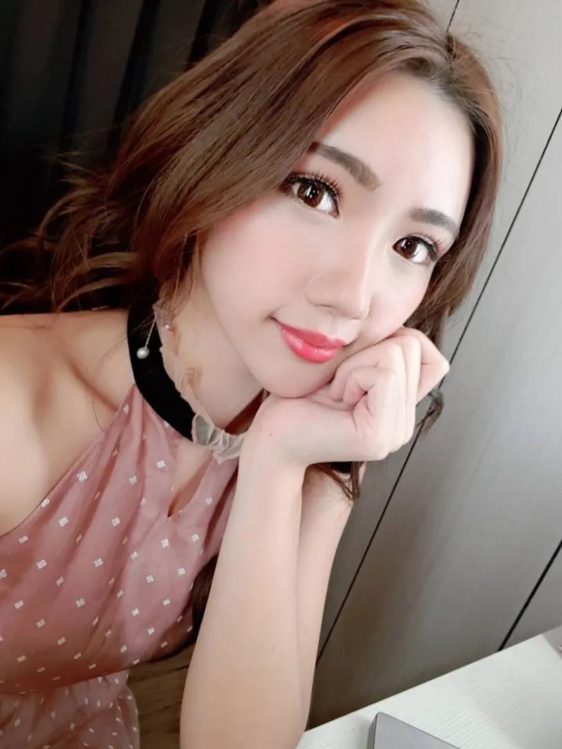 正妹「张伦伦」蕾丝比基尼太诱惑，底下挖空造型「好曲线曝光」！-小湿妹图(3)