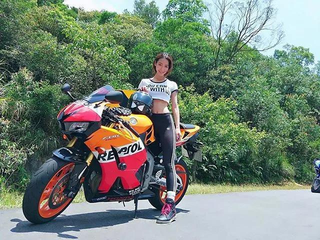 会骑重机的女生先给赞！长腿辣模「小猫」身材令人超惊喜！(42)