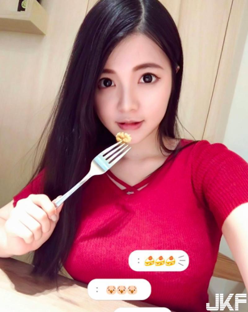 奇美博物馆前遇「无辜大奶妹」！长相甜美眼睛好大！被盯著看快受不了了啦！(18)