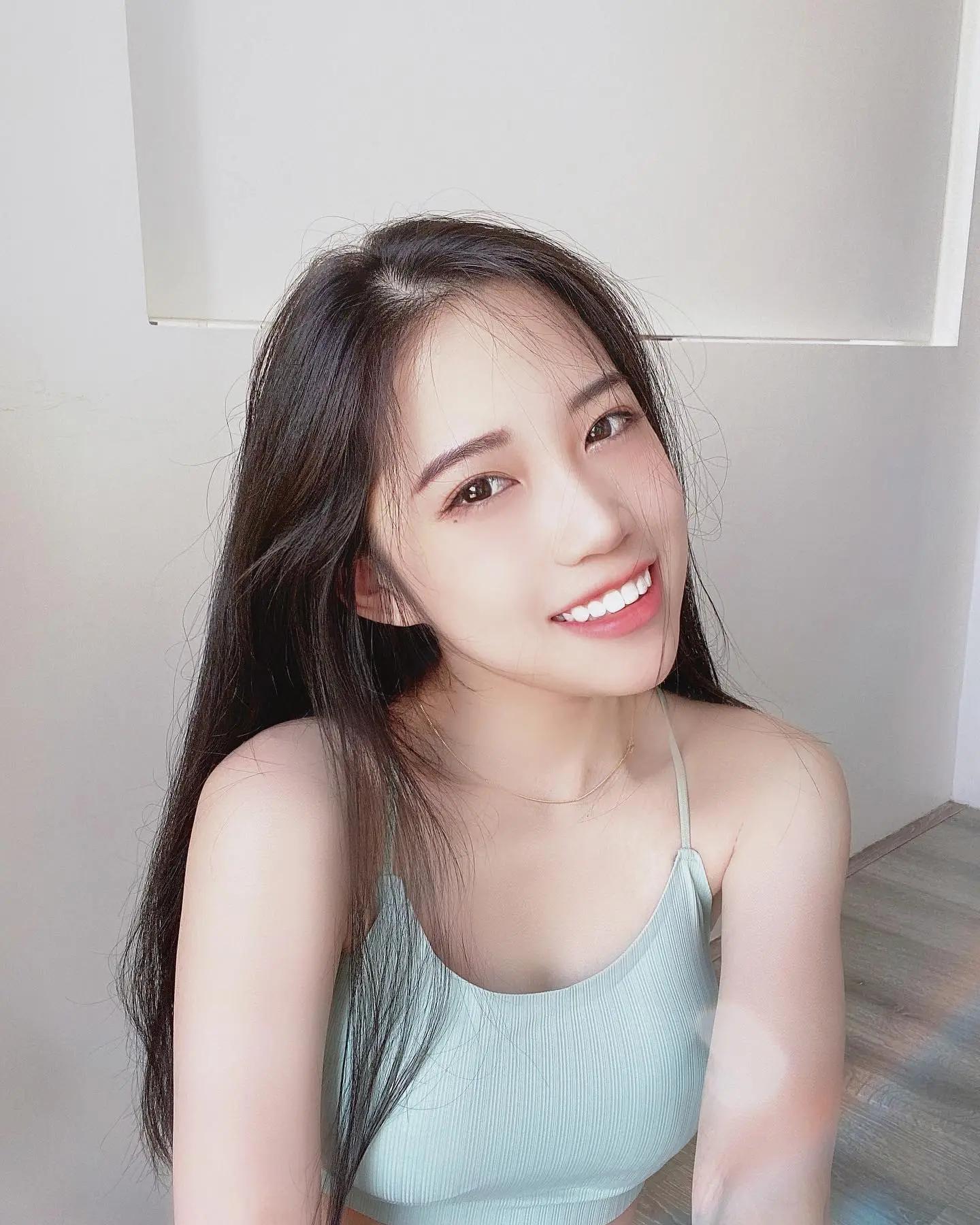 准正妹幼教师IG发布入职预告　甜美长相X性感辣身让爸爸们很期待～(22)