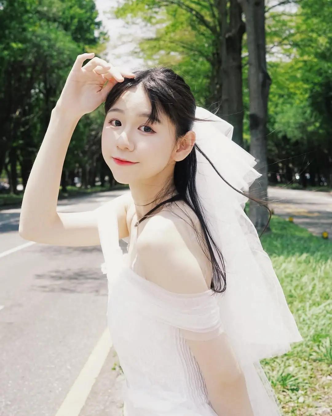 甜姐深藏不露「薯饼」饱满美胸藏不住还有勾人美腿(8)