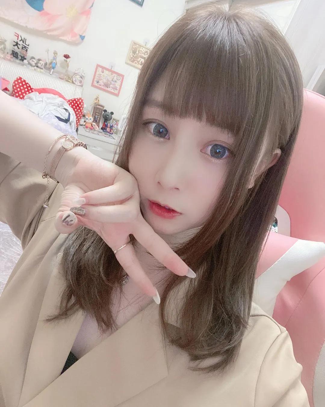 百变女孩小林儿 优质身材令人感到窒息(8)