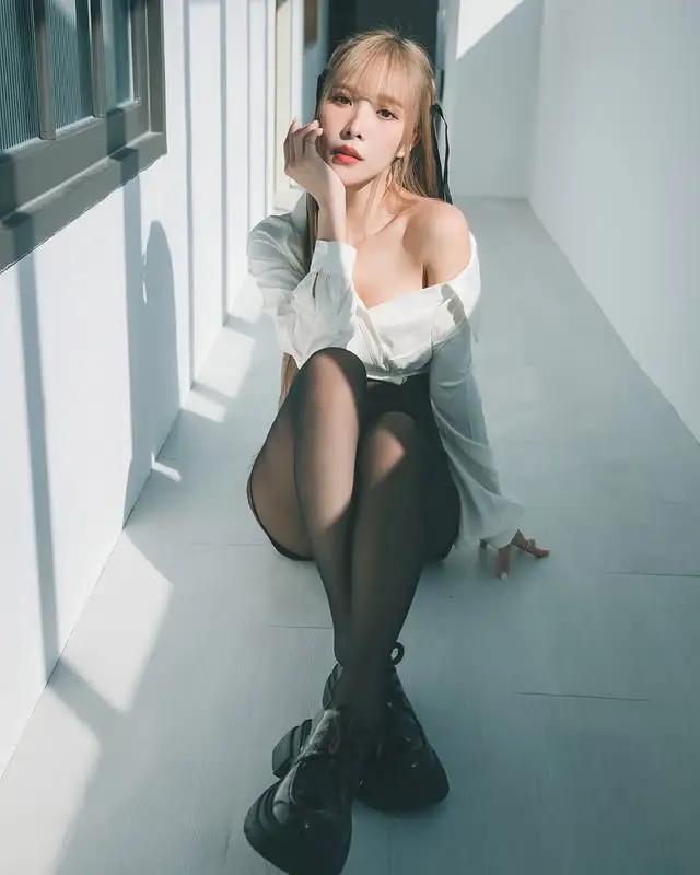 啦啦队女孩「rina 1128」解放暗藏已久的好身材