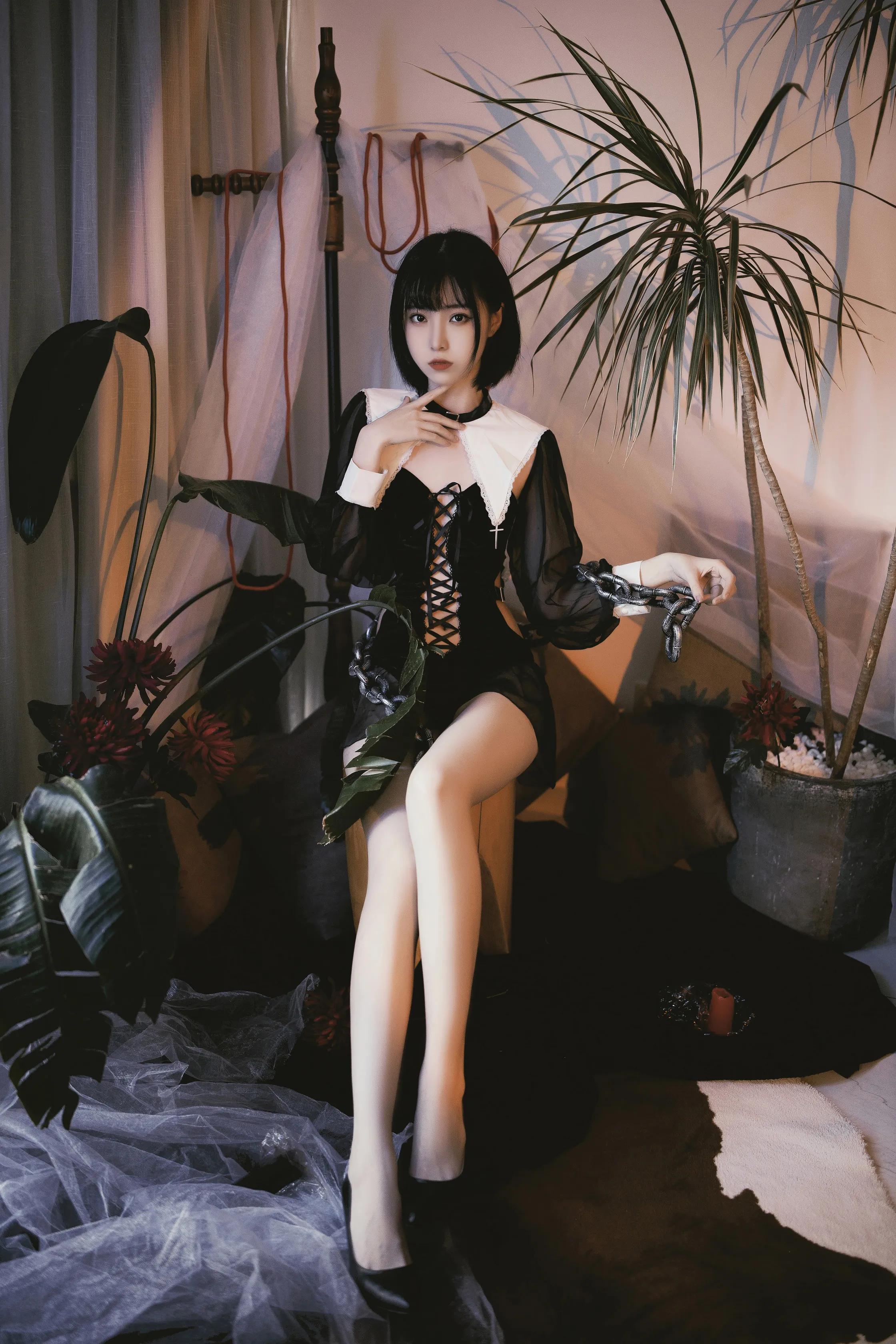 许岚LAN《黑暗修女》黑色马甲过于抚媚(6)