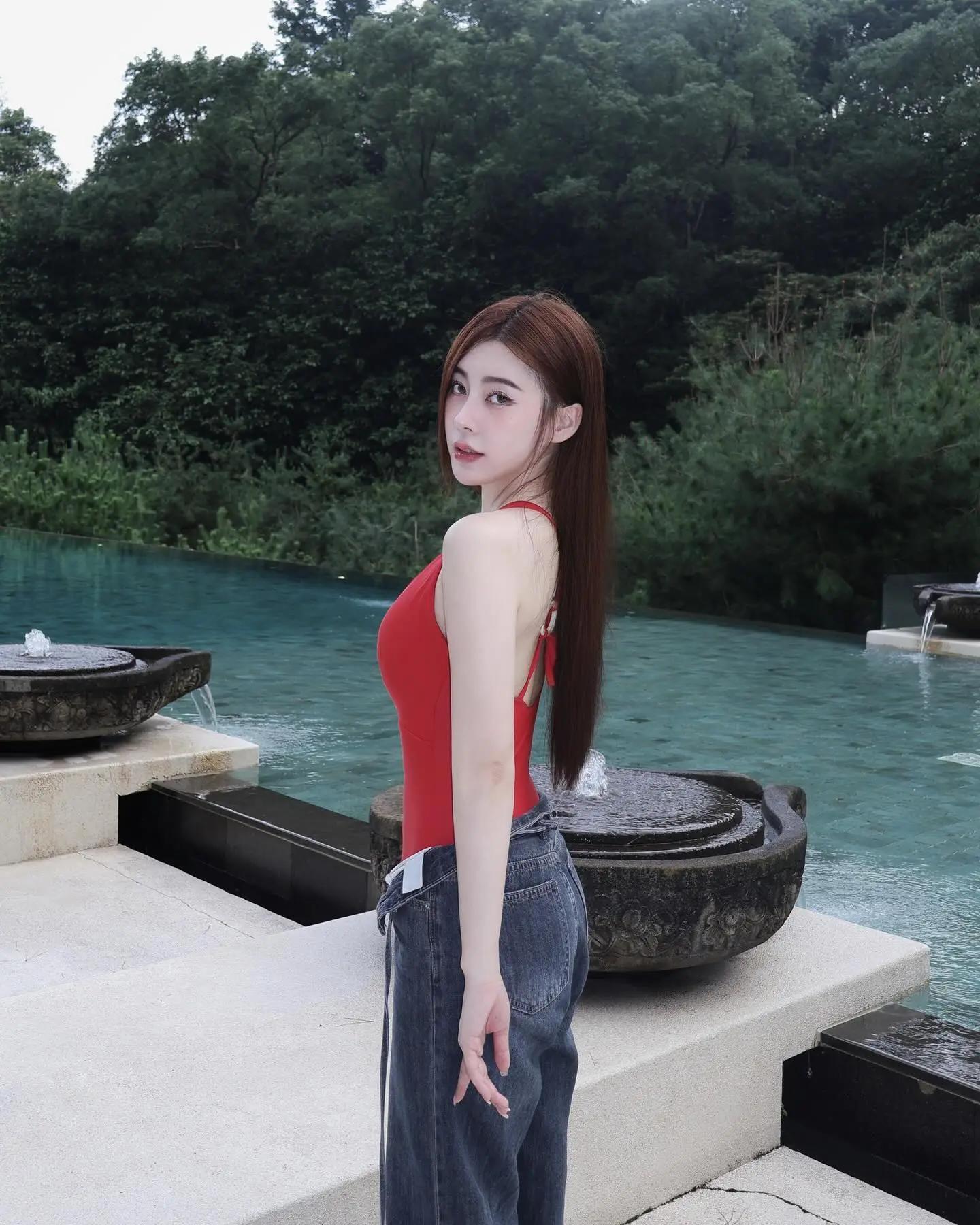 性感辣照「汤芷然」小露身材引发关注 把你给征服(17)