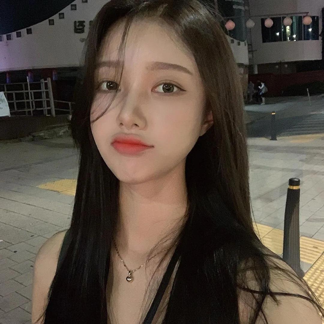 天菜级「气质甜美正妹」灿烂笑容让人融化！高颜值外型瞬间撩倒网友-小湿妹图(38)