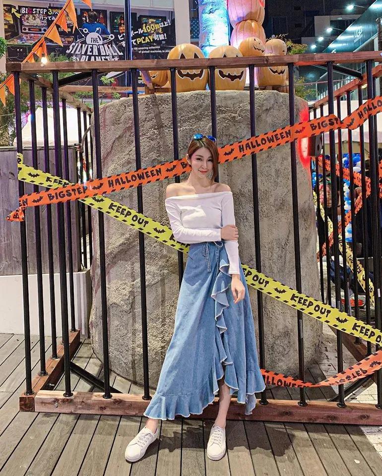 长腿睡美人「蔡雨雨」低头做蛋糕，雪白美胸若隐若现，跟美腿一样撩人！-小湿妹图(7)