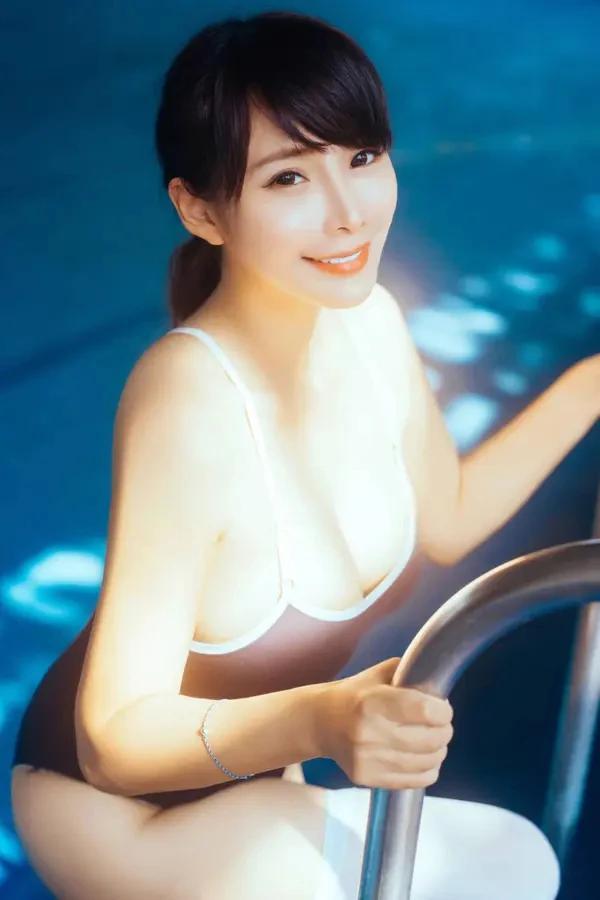 美巨乳乐乐 泳衣里呼之欲出的美乳无圣光图集(12)