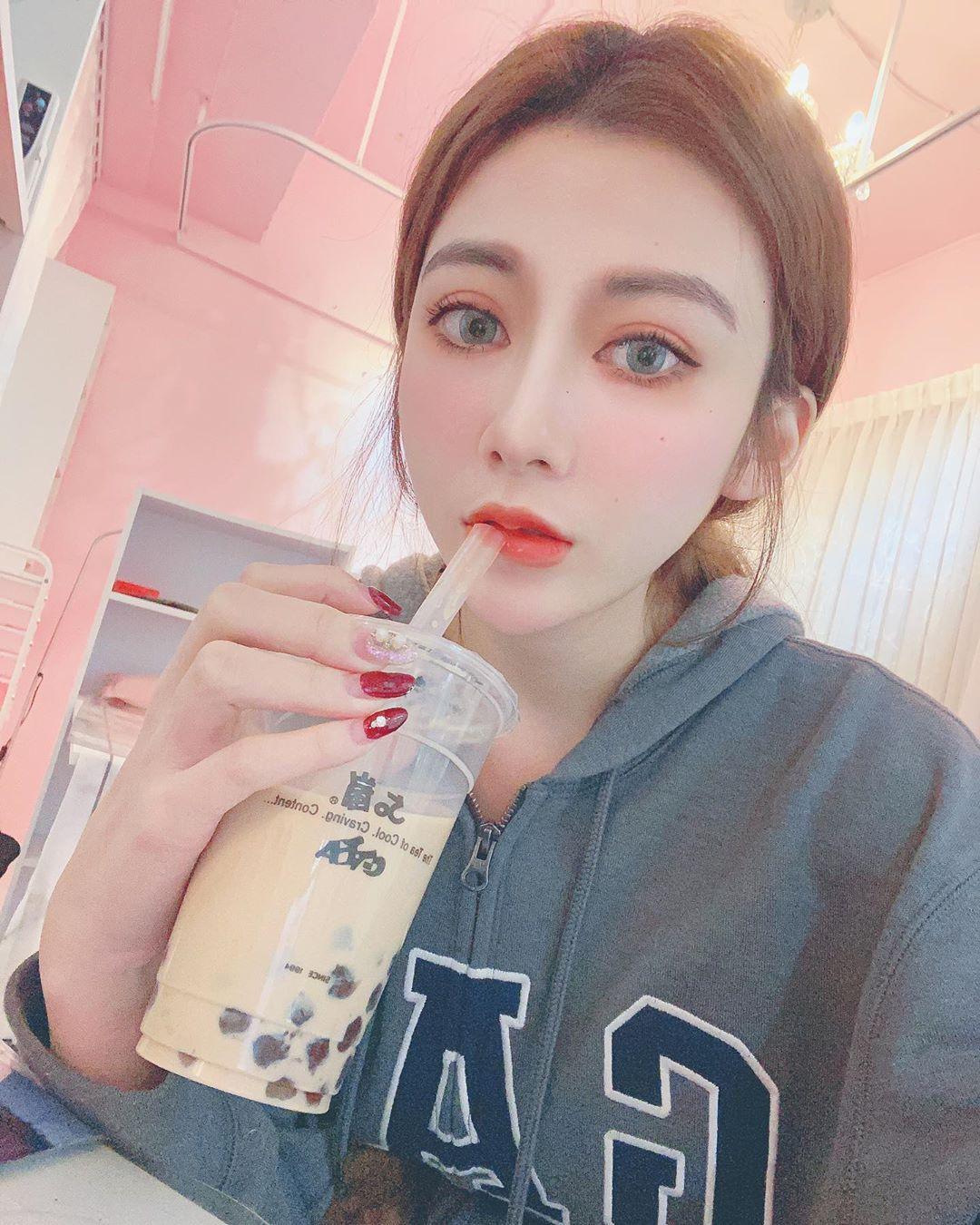 LuLu黄噜噜 白皙气质正妹让人热血沸腾......(9)