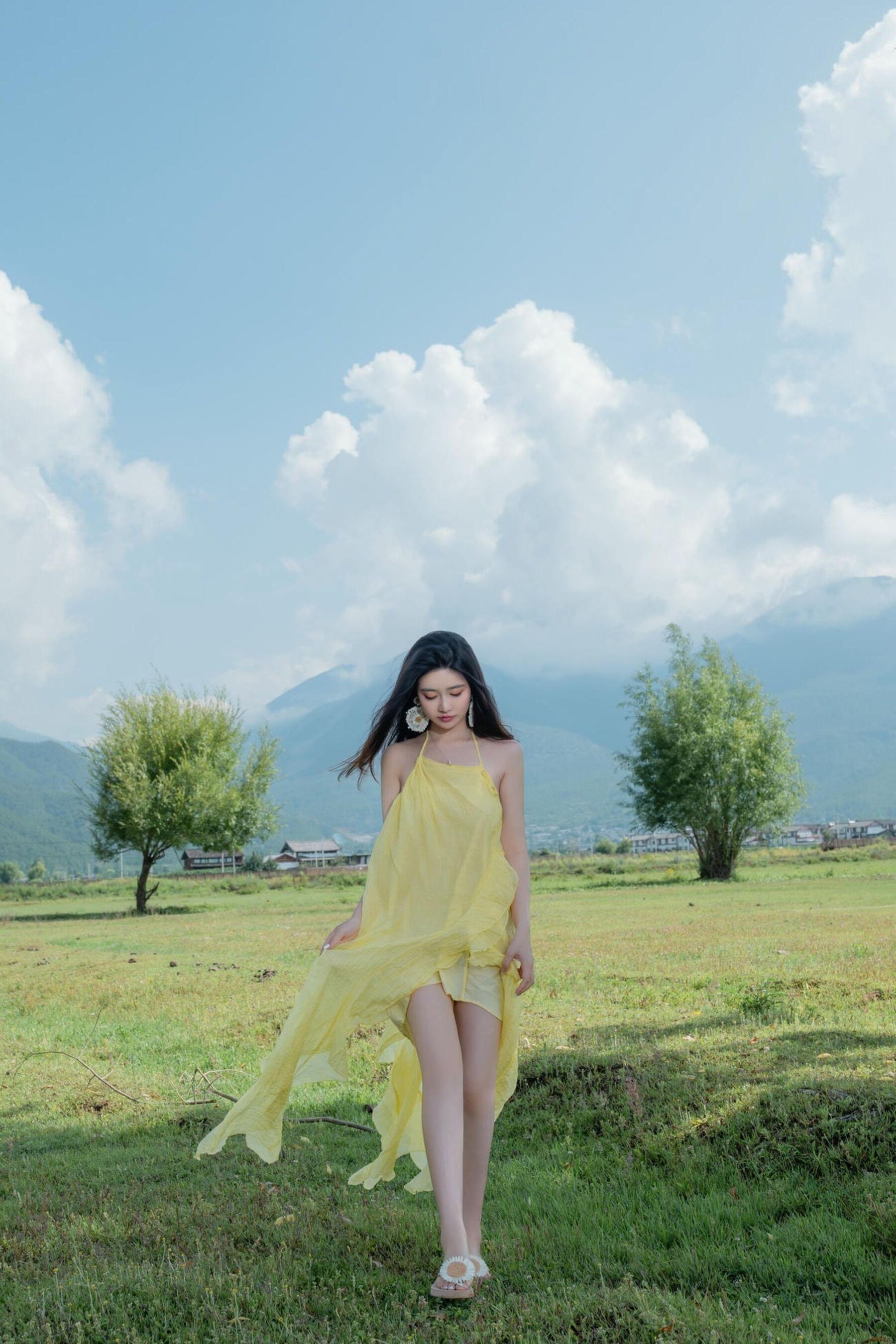 国模套图 绿茵(18)