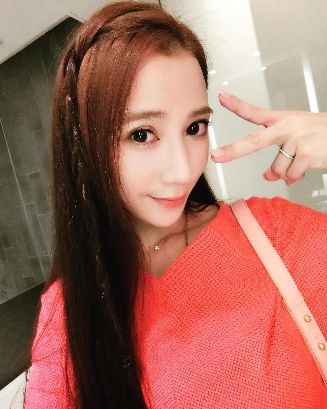 安小荞 白皙颜值清新脱俗 乳量大溢...给你双重享受(1)