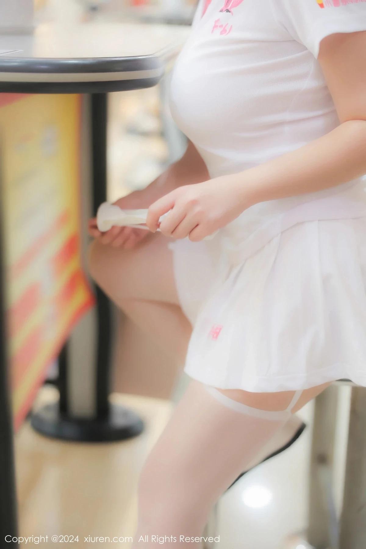 XiuRen第8118期_模特小薯條nienie球館場景性感運動短裙套裝秀豐腴身材誘惑寫真80P(60)