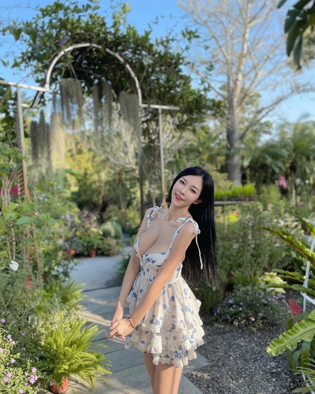 逆天长腿甜心「罗莉Rolly」寂寞光棍夜使出激烈骑乘　浑圆美臀摇出了火辣浪潮(42)