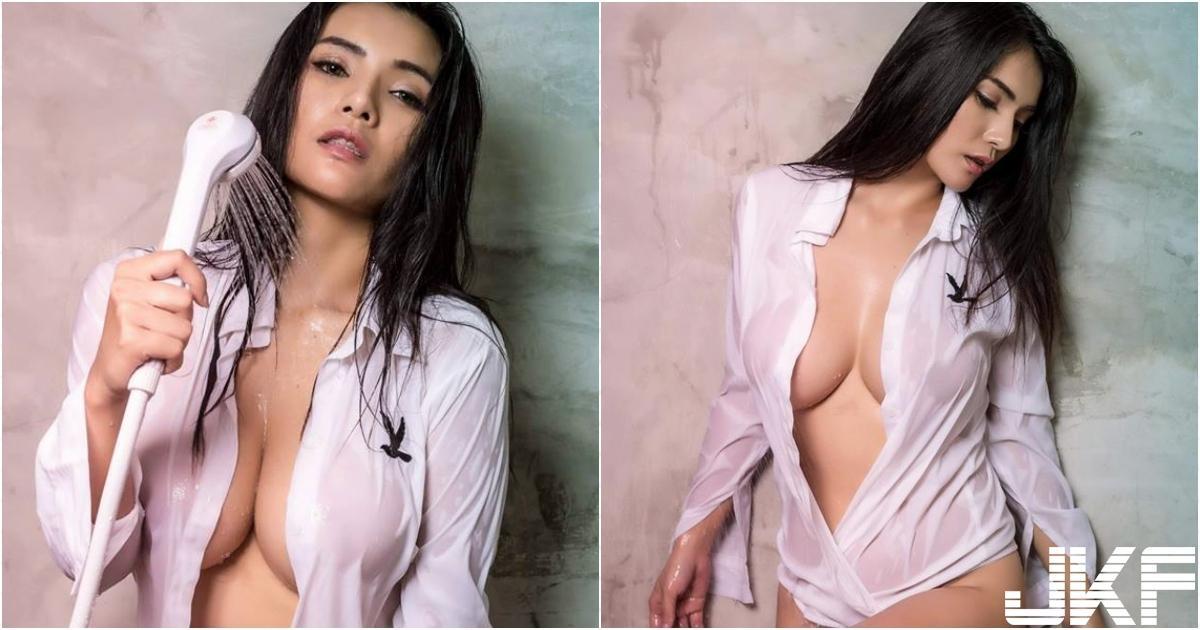 性感小麦肌「豪乳出击」！白衬衫沐浴「大奶全湿」太销魂！下面居然还在滴水啊！(1)