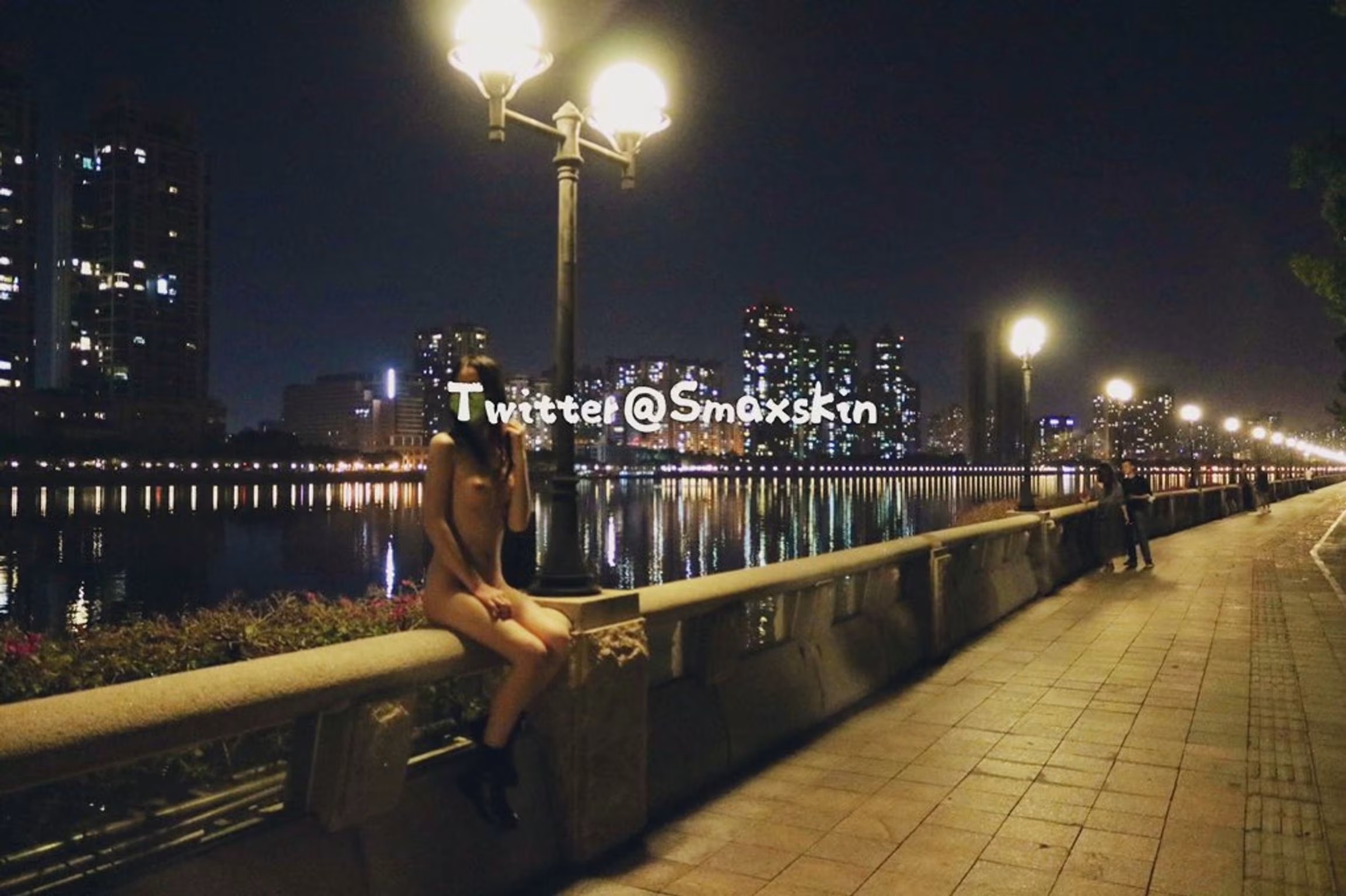 Smaxskin： X露出系網紅視圖合集 (400 photos + 166 videos) - ( Page 1 / 20 )(103)