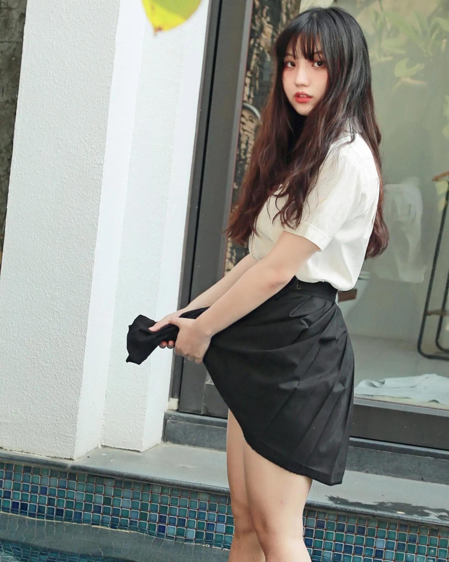 「清甜学生妹」到海边美体爆发，性感微肉附「鲜嫩双球」超销魂-小湿妹图(11)