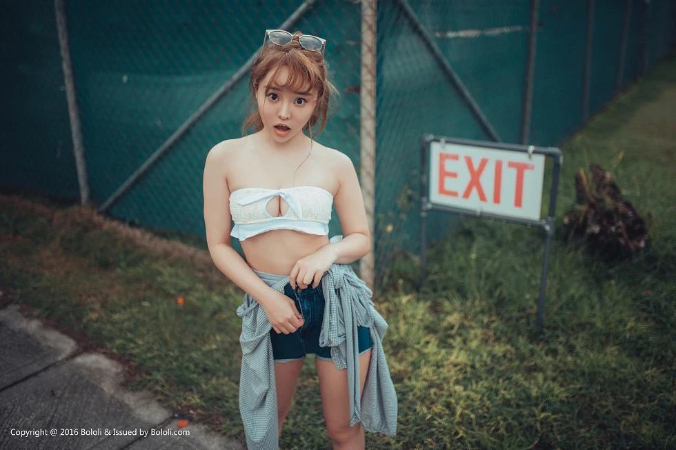 [BoLoli波蘿社新刊]Vol.129_嫩模柳侑綺白色抹胸內衣+縷空針織衣夏日風情寫真37P(21)
