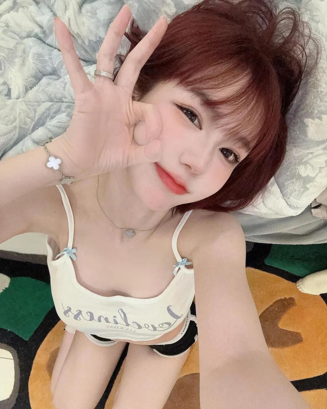 美艳甜心「妮妮子」天生丽质 暗藏的白嫩胸器威力超级杀(1)