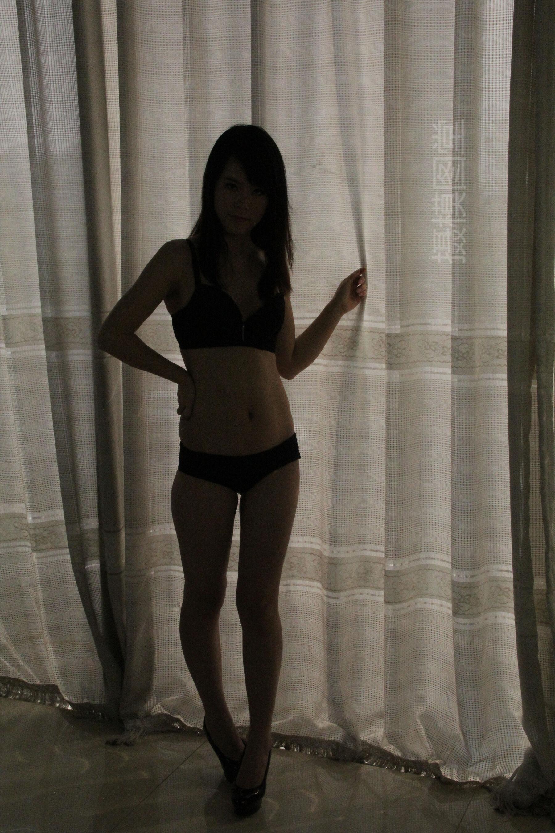 国模套图 国模赵亦菲性感写真套图(4)