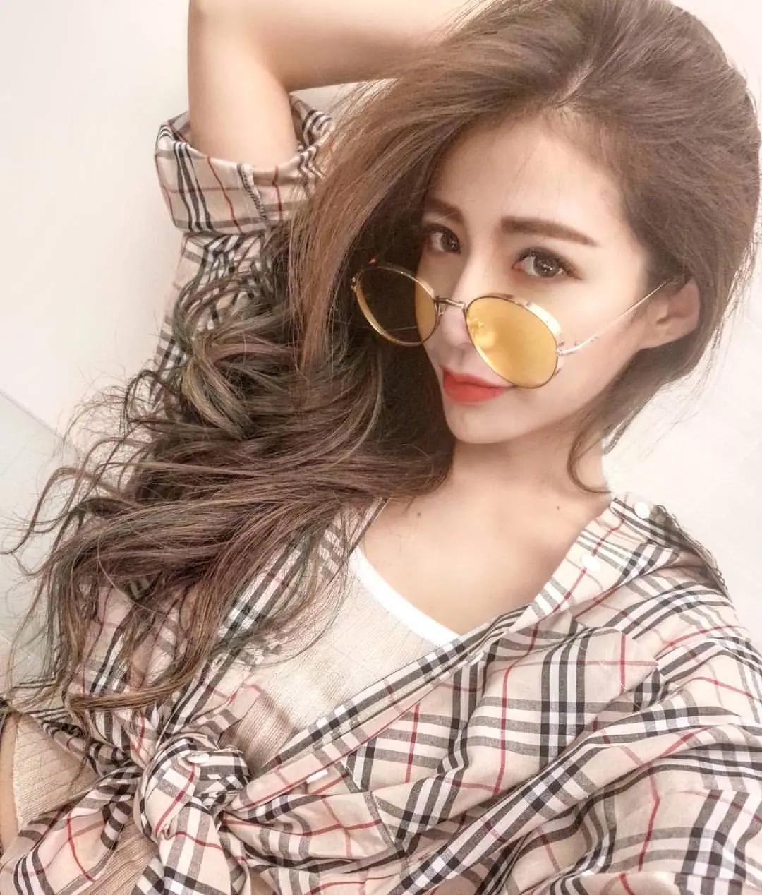 气质美女雨䕕一转身极上美臀展露无疑(6)