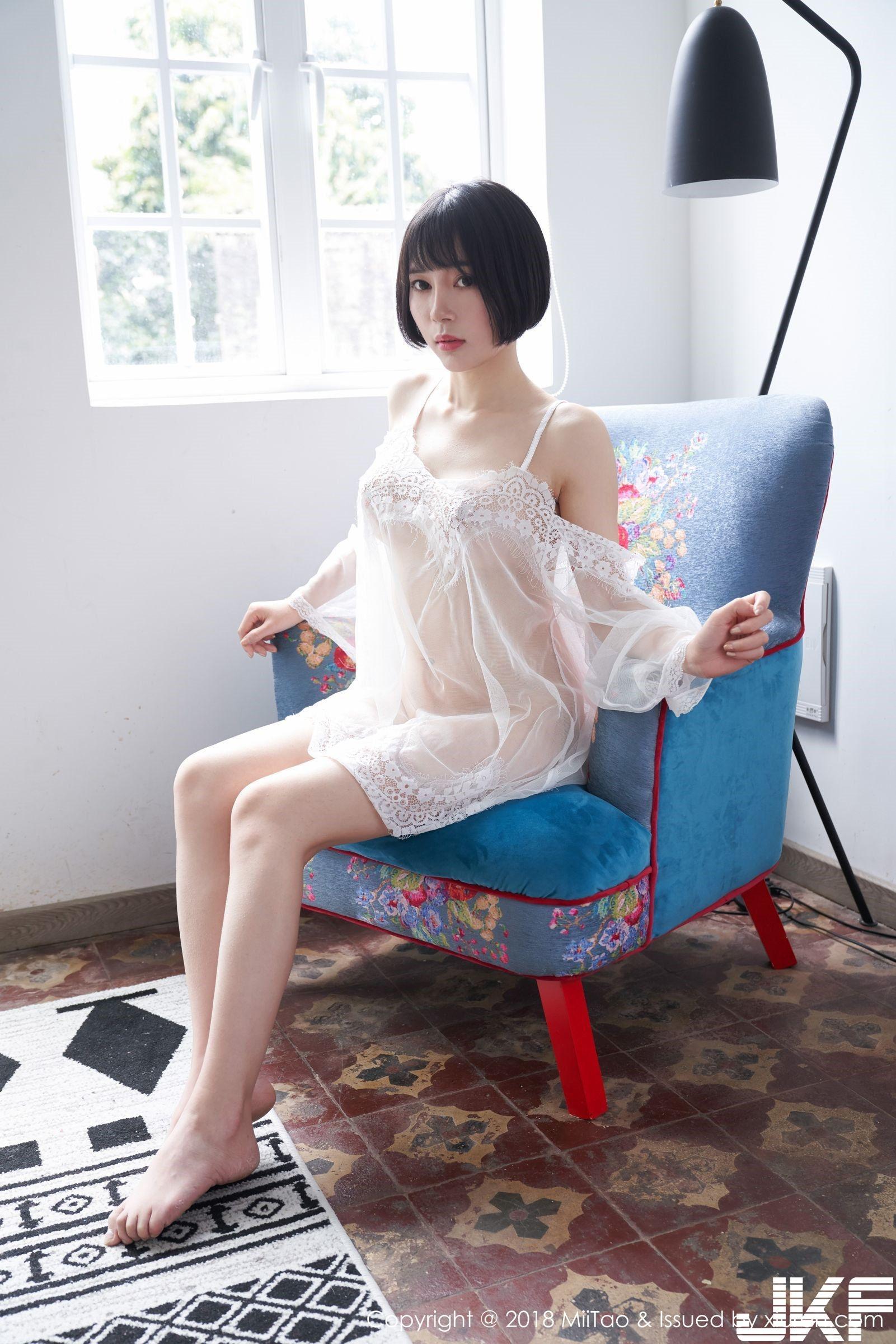 蜜桃社新人木楠 薄薄睡衣窗边恬适